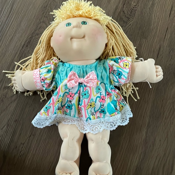 Cabbage Patch First Edition 1990 Doll by HASBRO NWOT